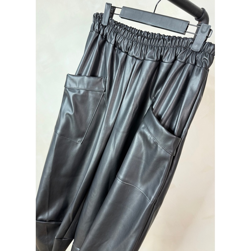 Leather look Moda pants – black