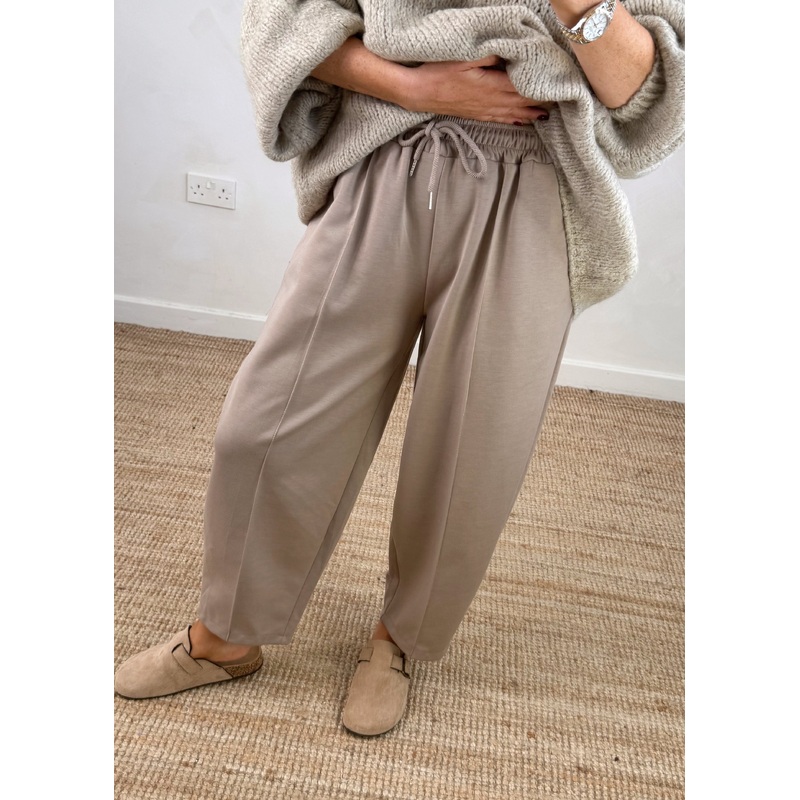Carrot fit jogger – beige