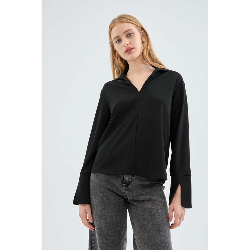 Compania Fantastica Black V-Neck Collar Top