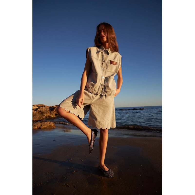 Scallop edge denim vest – Light Grey