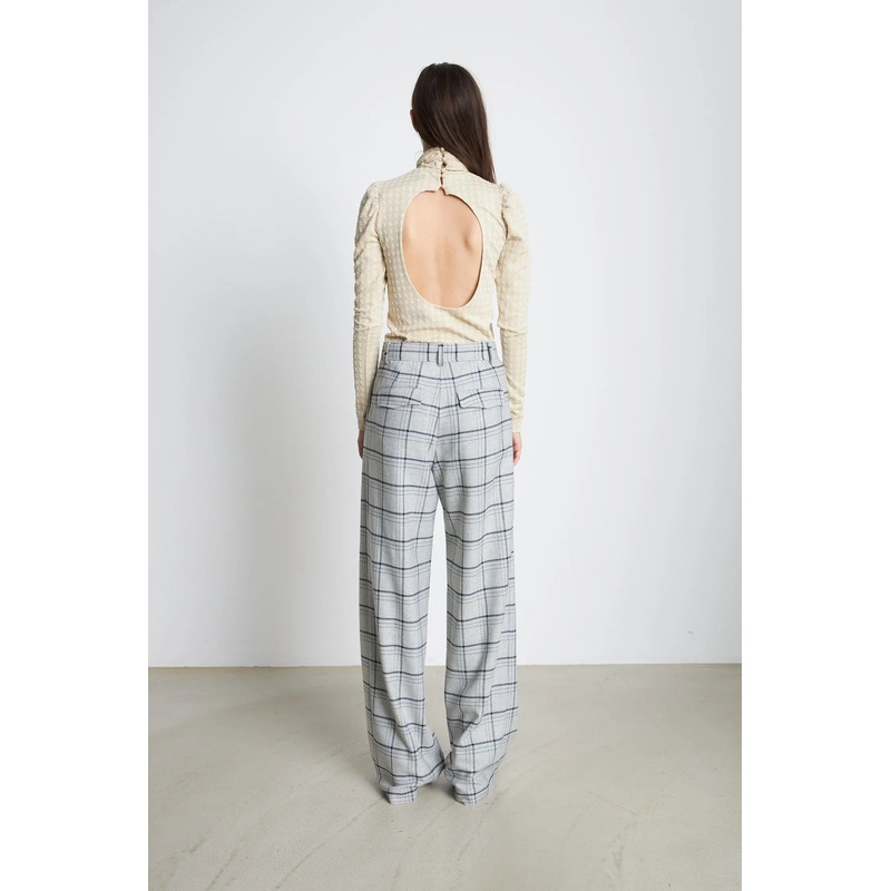 Turtleneck blouse with open back – Creme