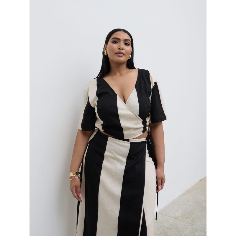 Chaya Printed Wrap Top Curve – Cream and Black