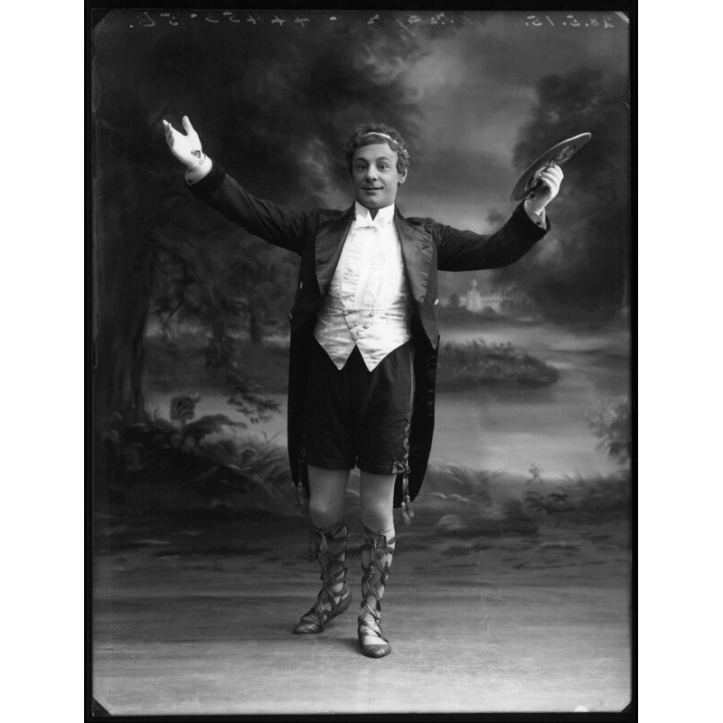 Dan Agar as Simplicitas in the ‘Arcadians’ Greetings Card