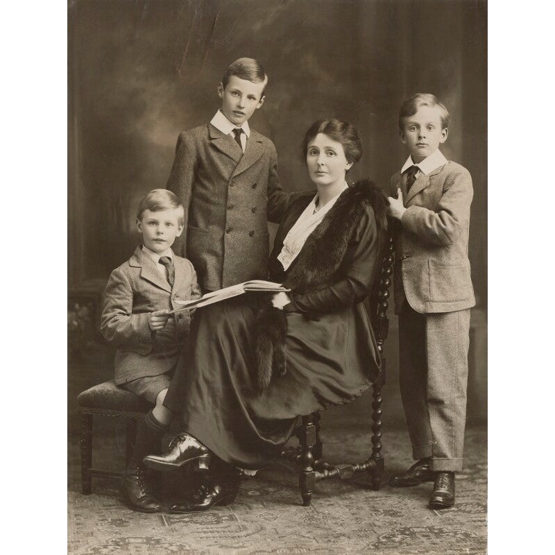 Donald Maclean; Ian Lockarbie Maclean; Gwendolen Margaret (ne Devitt), Lady MacLean; Andrew Ewen Maclean Greetings Card